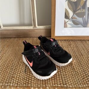 Nike Revolution Girls Toddler Baby Size 6